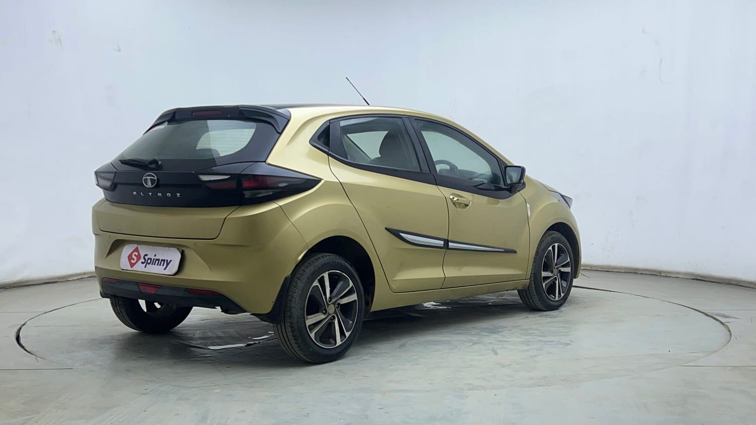 Used 2021 Tata Altroz XZ Plus Petrol Petrol Manual exterior RIGHT REAR CORNER VIEW