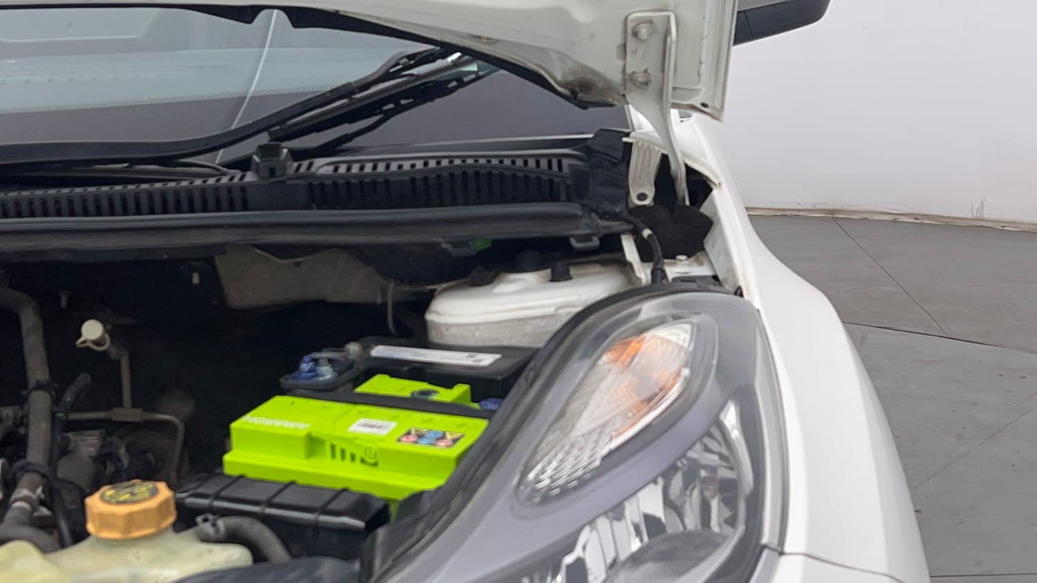 Used 2019 Tata Nexon XM Petrol Manual engine ENGINE LEFT SIDE HINGE & APRON VIEW