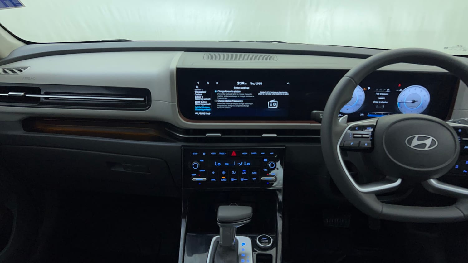 Used 2024 Hyundai Creta 1.5 Turbo Petrol DCT SX(O) Petrol Automatic interior MUSIC SYSTEM & AC CONTROL VIEW