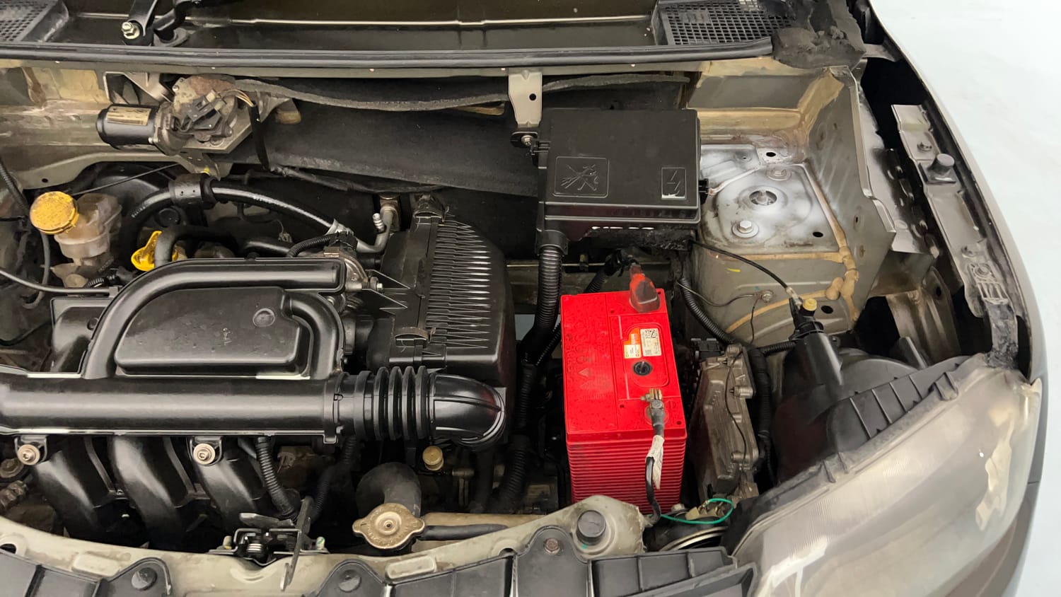 Used 2017 Renault Kwid 1.0 RXT AMT Opt Petrol Automatic engine ENGINE LEFT SIDE VIEW