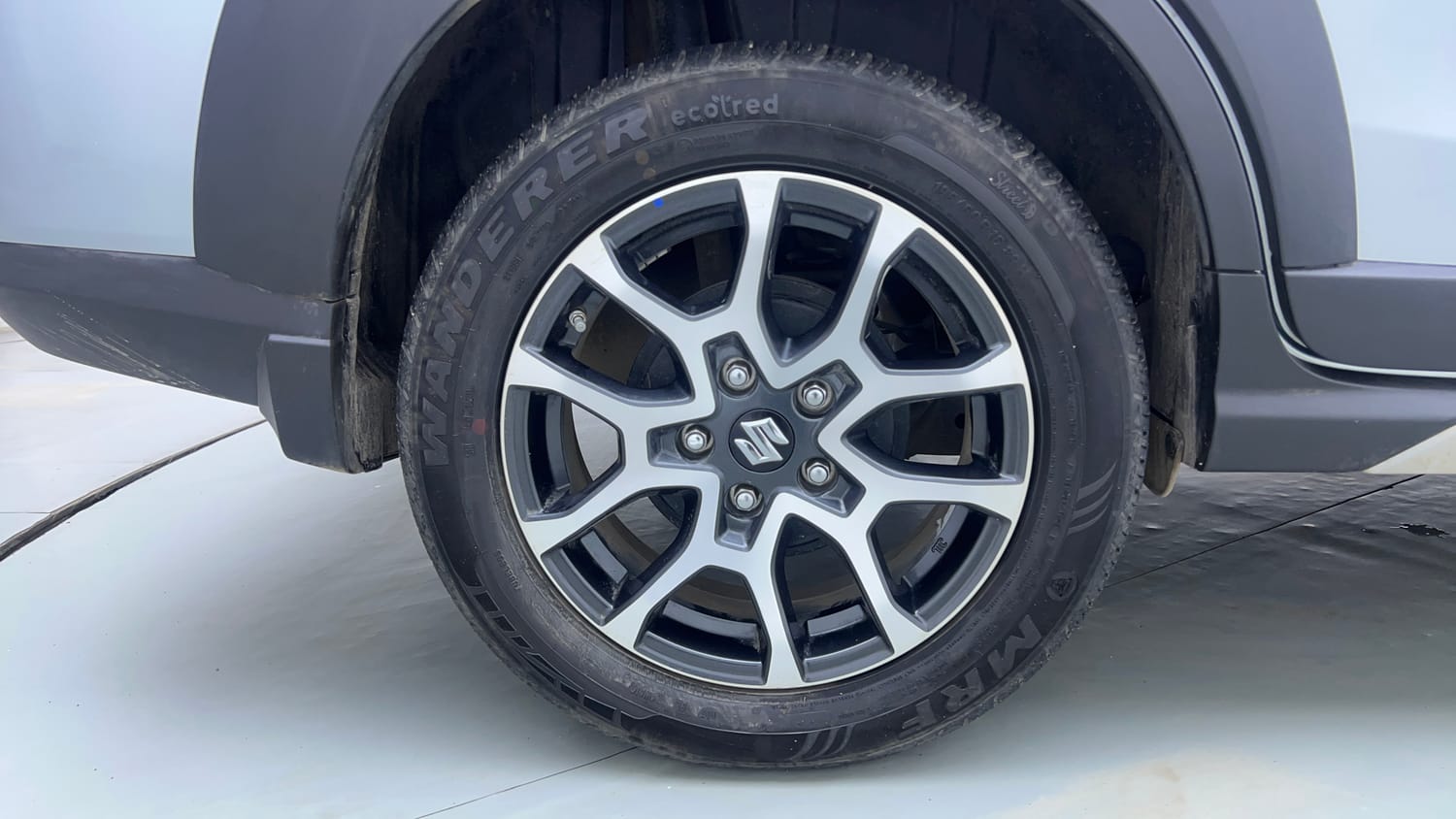 Used 2025 Maruti Suzuki XL6 Alpha Plus MT Petrol Petrol Manual tyres RIGHT REAR TYRE RIM VIEW