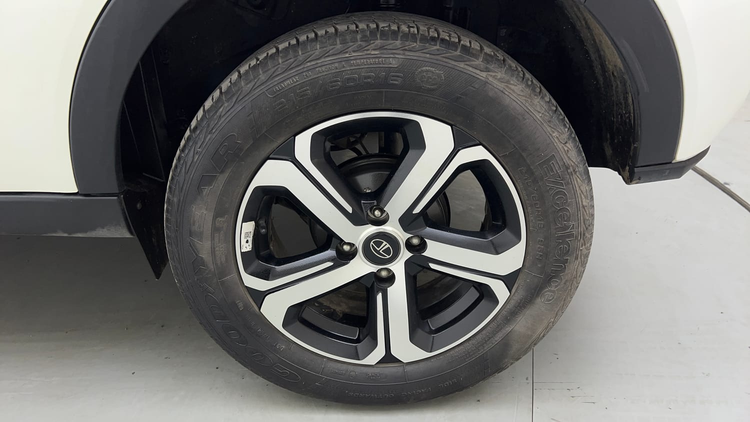 Used 2022 Tata Nexon XZ Plus Petrol Manual tyres LEFT REAR TYRE RIM VIEW