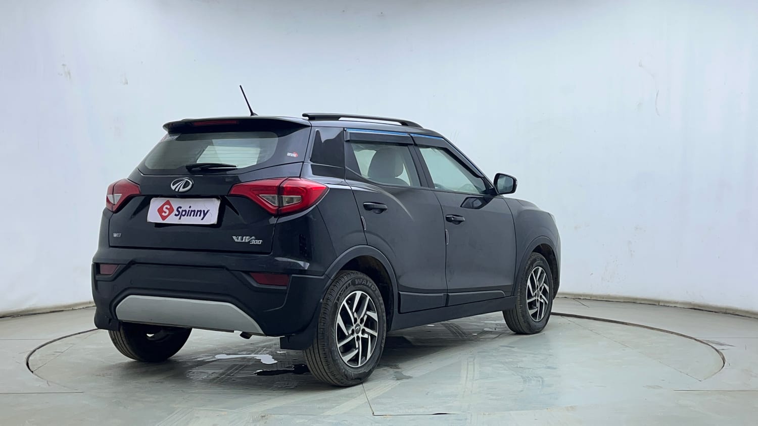 Used 2022 Mahindra XUV 300 W8 (O) 1.2 Petrol Petrol Manual exterior RIGHT REAR CORNER VIEW