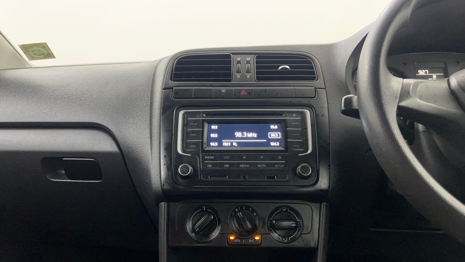 Used 2016 Volkswagen Polo Comfortline 1.2L (P) Petrol Manual interior MUSIC SYSTEM & AC CONTROL VIEW
