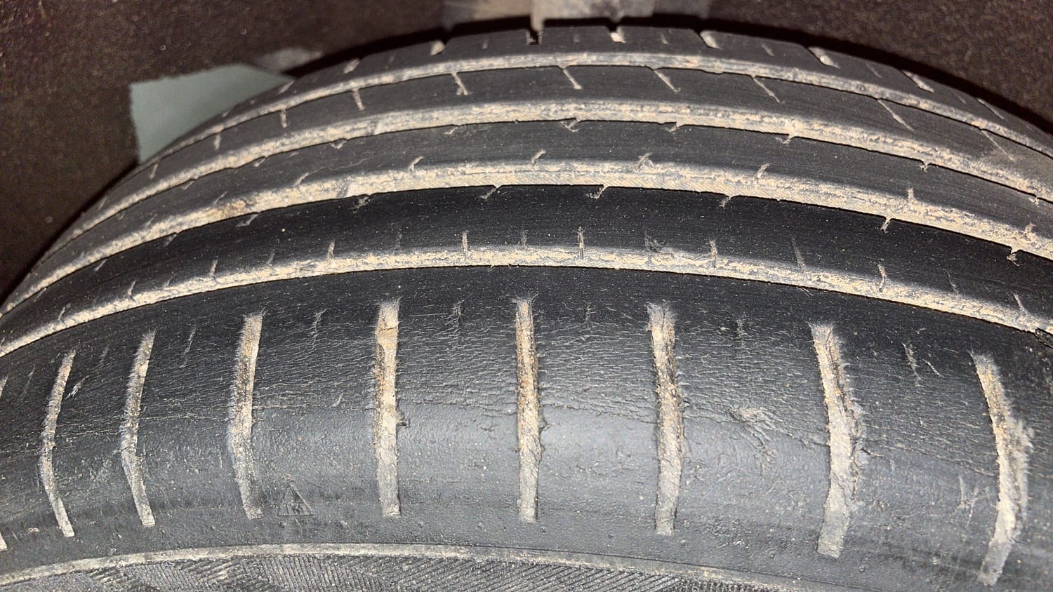 Used 2017 Maruti Suzuki Baleno Zeta 1.2 AT Petrol Automatic tyres RIGHT REAR TYRE TREAD VIEW