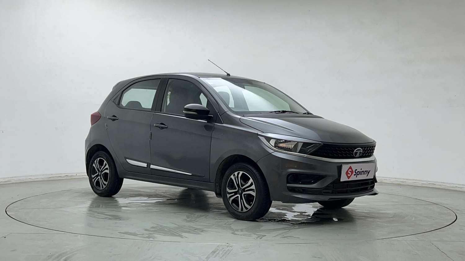 Used 2024 Tata Tiago XTA Petrol Automatic exterior RIGHT FRONT CORNER VIEW