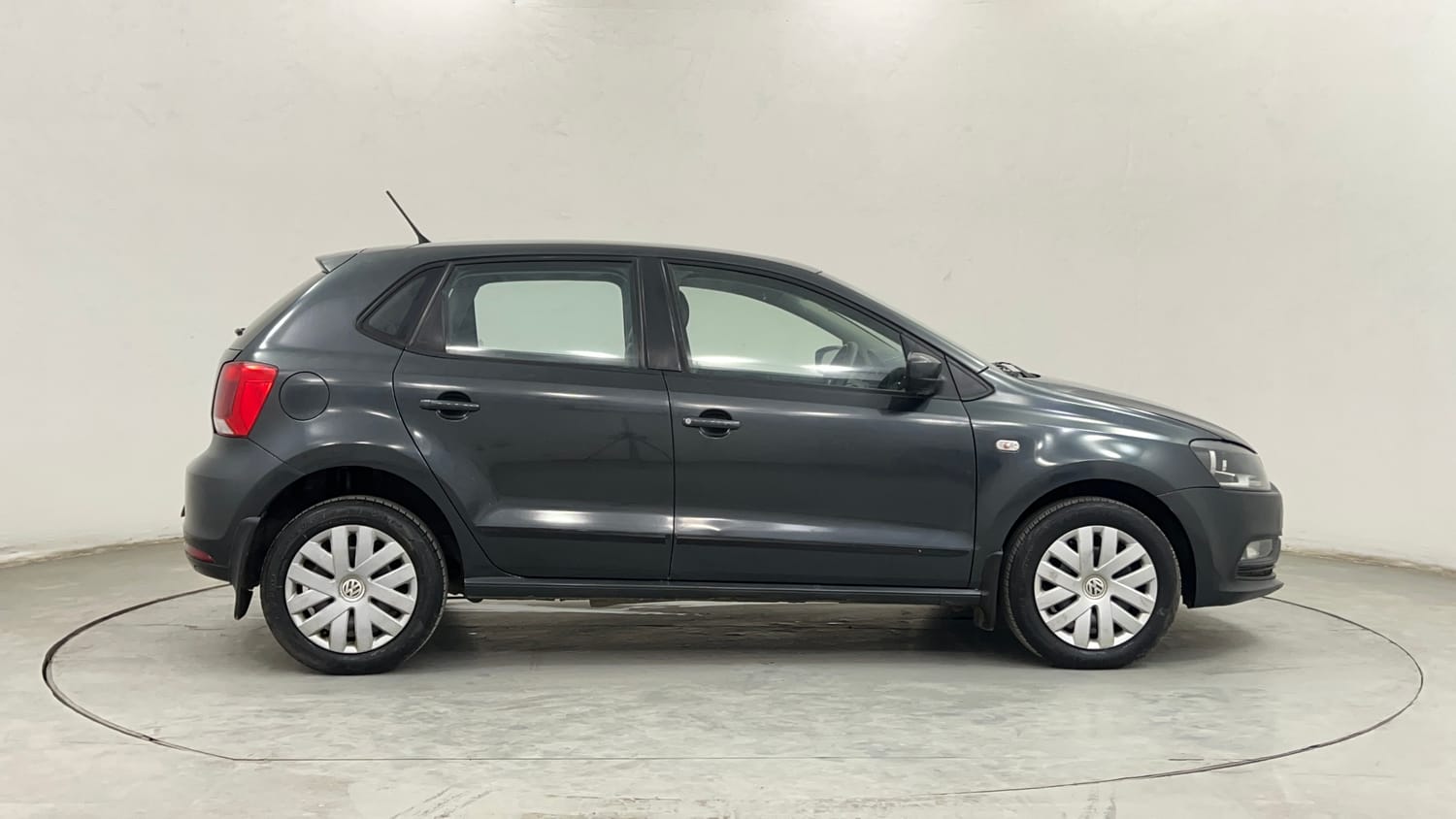 Used 2015 Volkswagen Polo Comfortline 1.2L (P) Petrol Manual exterior RIGHT SIDE VIEW