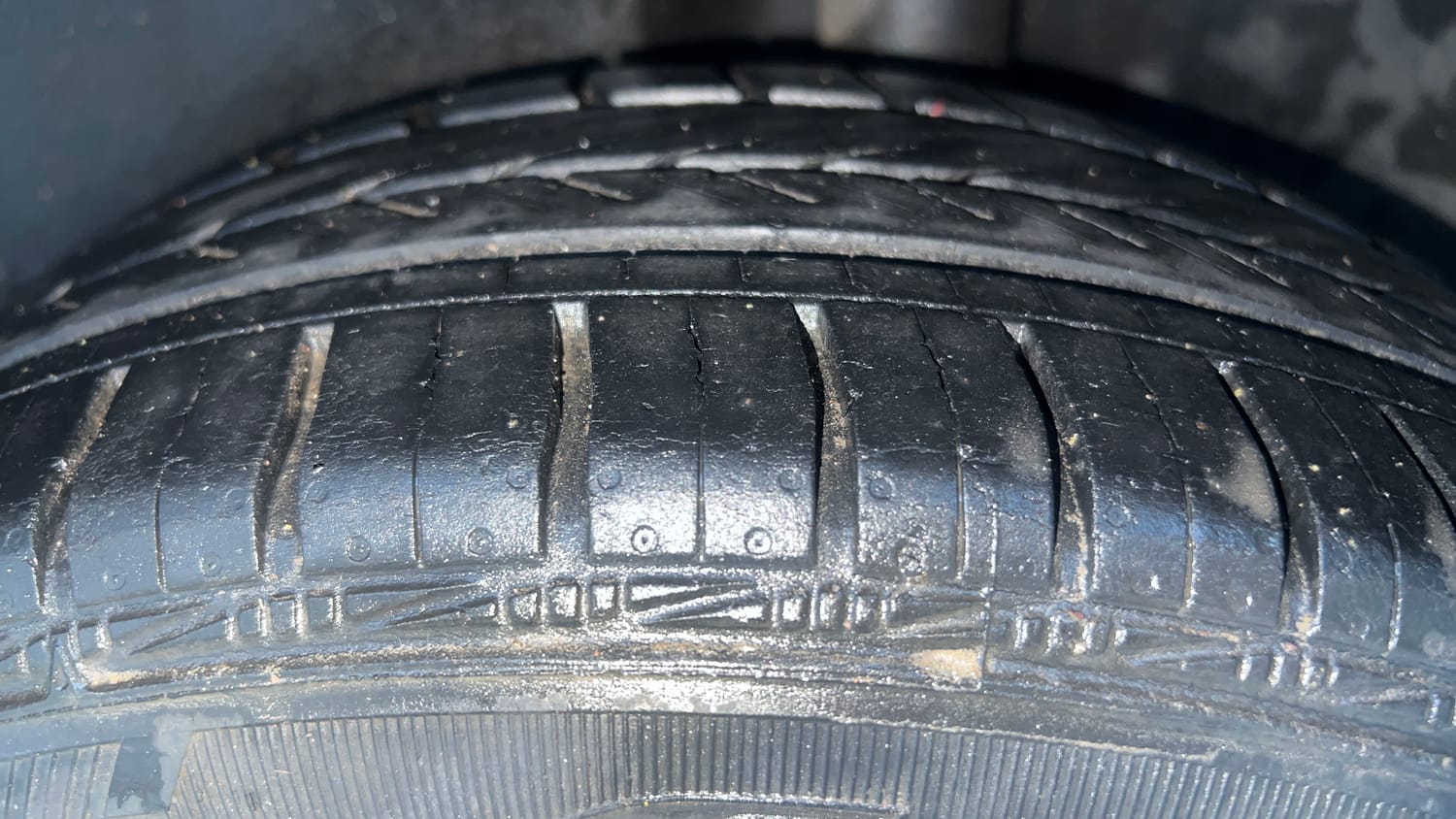 Used 2019 Volkswagen Ameo Comfortline 1.0L (P) Petrol Manual tyres LEFT REAR TYRE TREAD VIEW