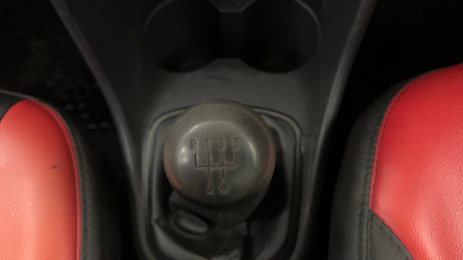 Used 2016 Volkswagen Polo Comfortline 1.2L (P) Petrol Manual interior GEAR  KNOB VIEW