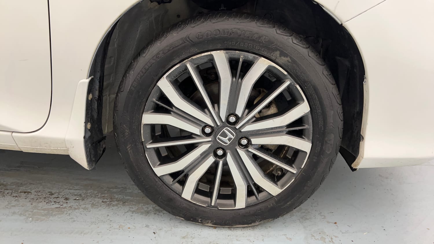 Used 2019 Honda City VX Petrol Petrol Manual tyres RIGHT FRONT TYRE RIM VIEW