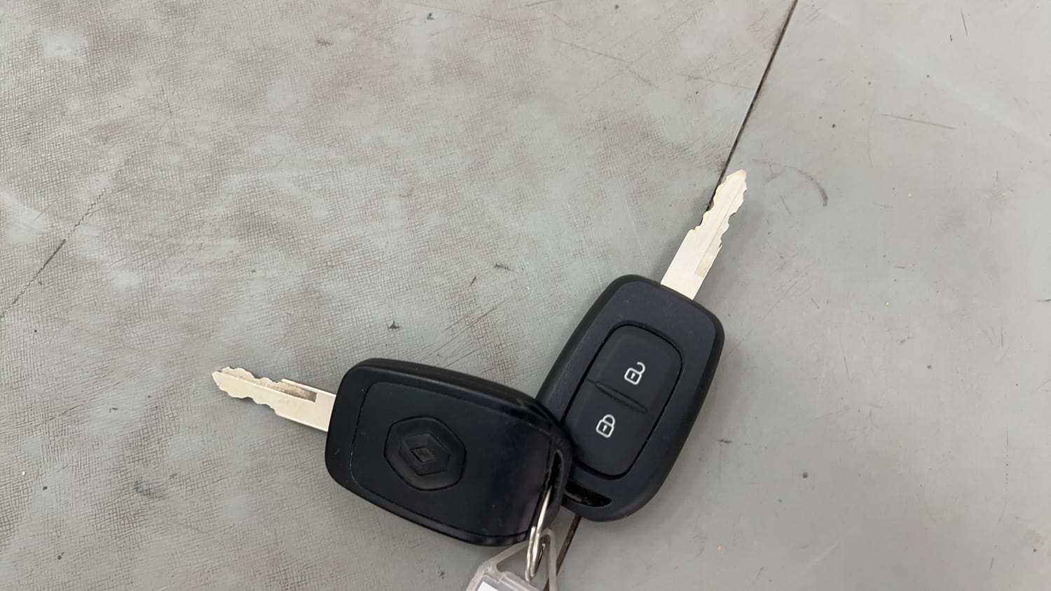 Used 2016 Renault Kwid RXT Petrol Manual extra CAR KEY VIEW