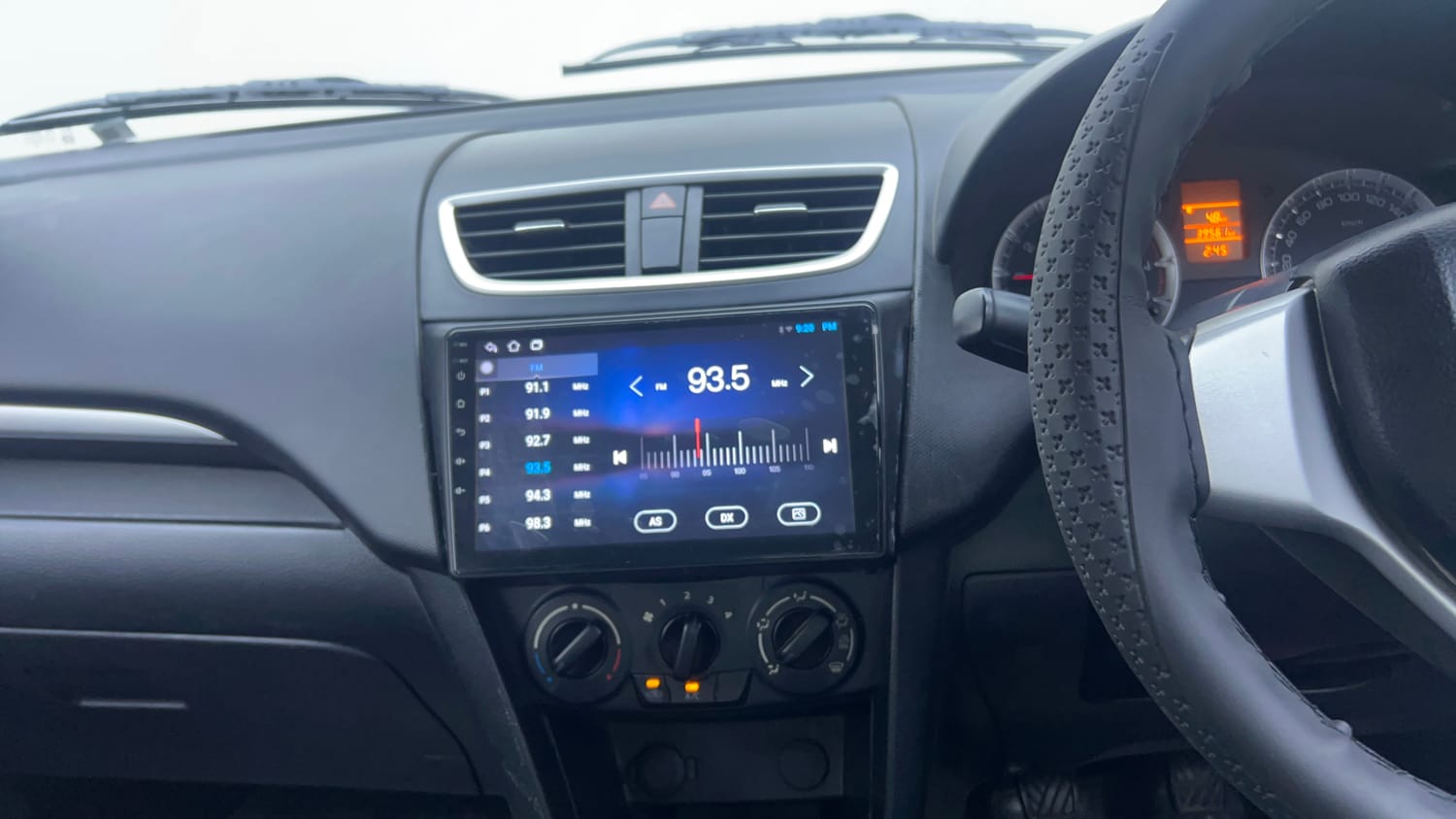 Used 2012 Maruti Suzuki Swift VXi Petrol Manual interior MUSIC SYSTEM & AC CONTROL VIEW