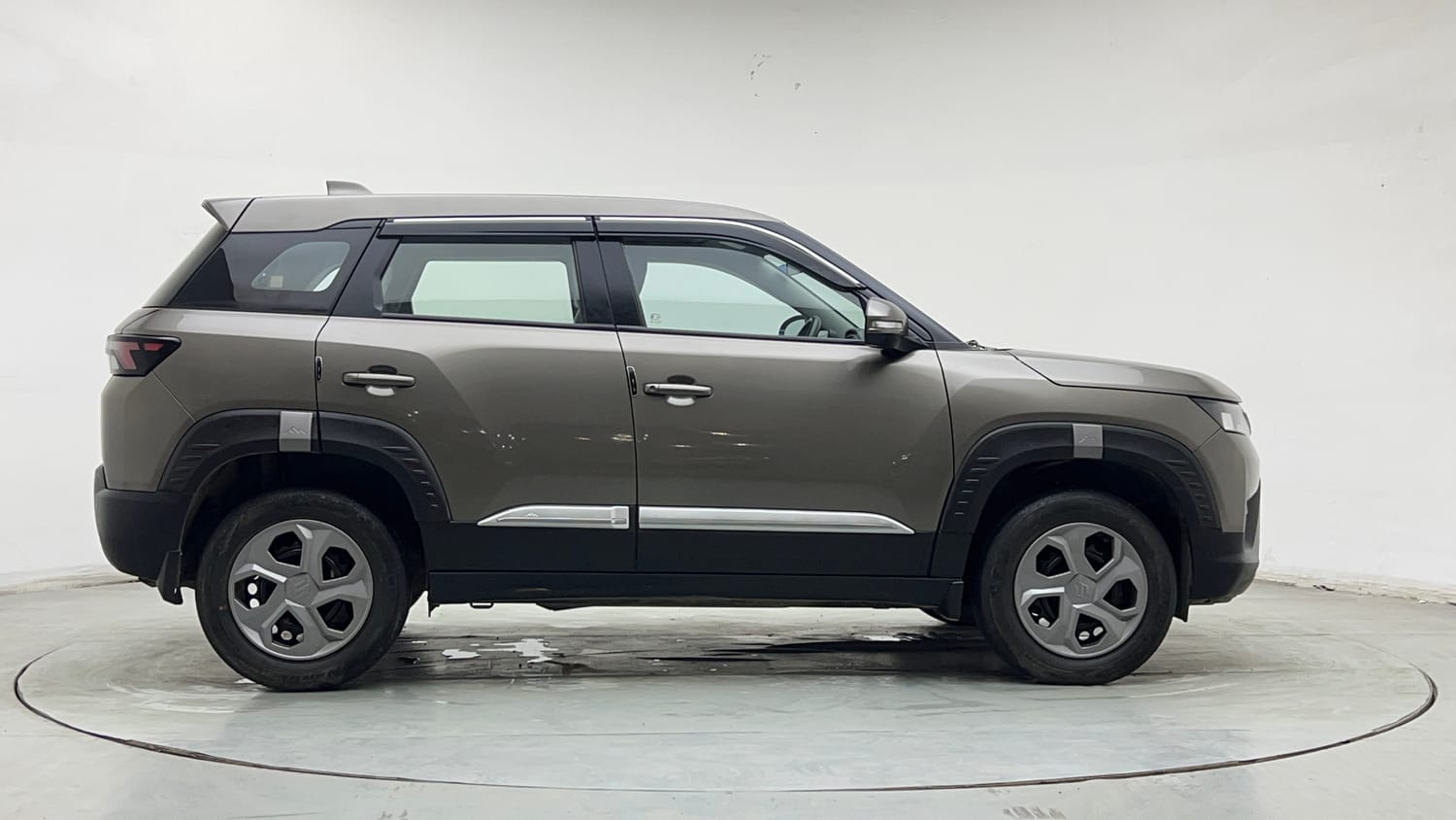 Used 2023 Maruti Suzuki Brezza VXi Petrol Manual exterior RIGHT SIDE VIEW