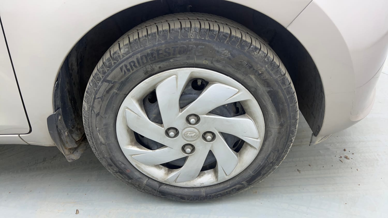 Used 2020 Hyundai Santro Sportz AMT Petrol Automatic tyres RIGHT FRONT TYRE RIM VIEW