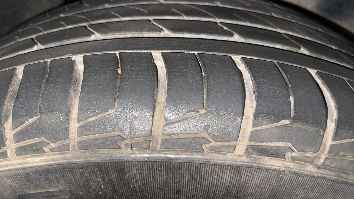 Used 2024 Hyundai Creta 1.5 Turbo Petrol DCT SX(O) Petrol Automatic tyres RIGHT REAR TYRE TREAD VIEW