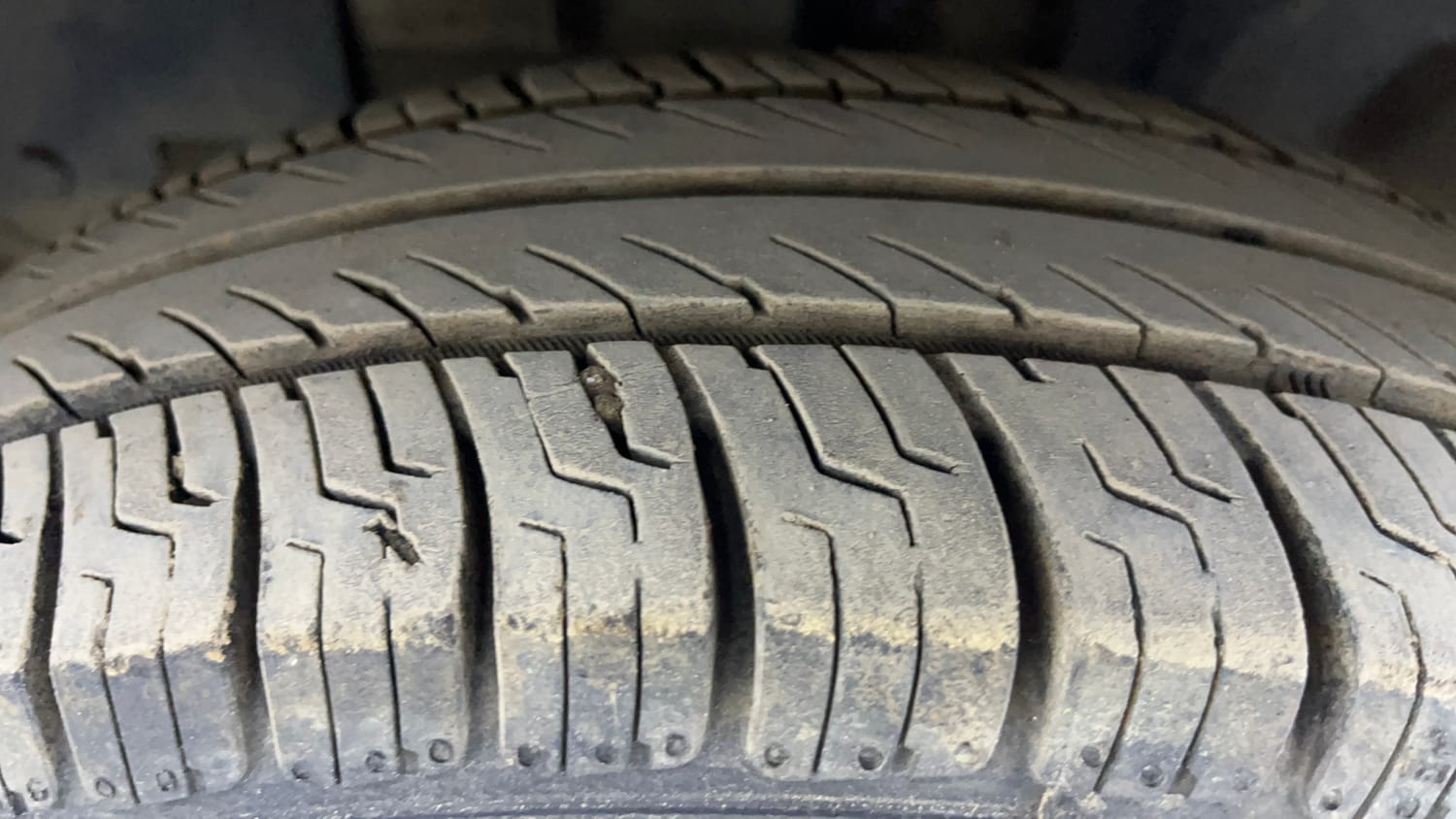 Used 2016 Renault Kwid 1.0 RXT Petrol Manual tyres LEFT FRONT TYRE TREAD VIEW