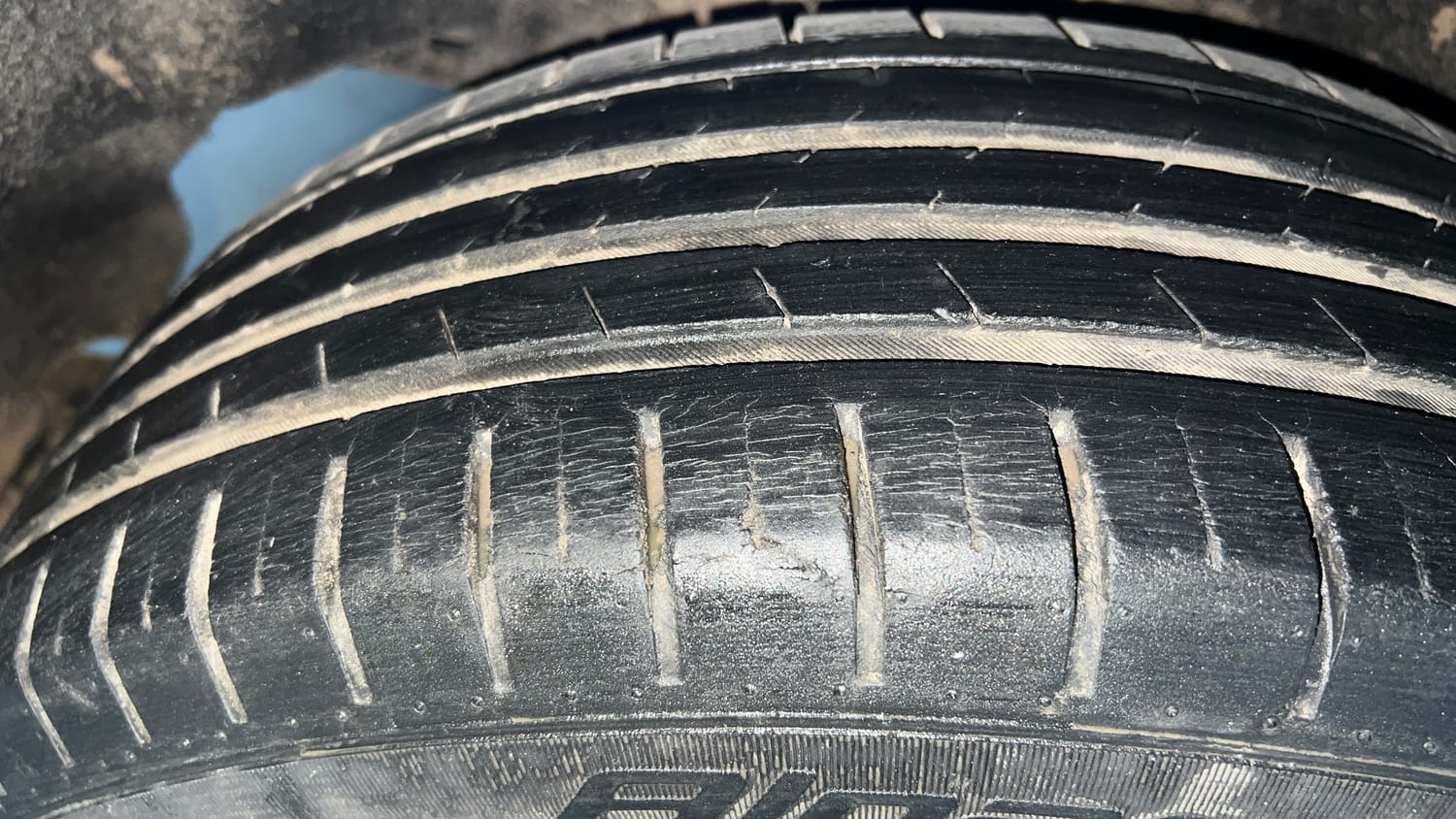 Used 2017 Maruti Suzuki Baleno Alpha 1.2 Petrol Manual tyres RIGHT REAR TYRE TREAD VIEW