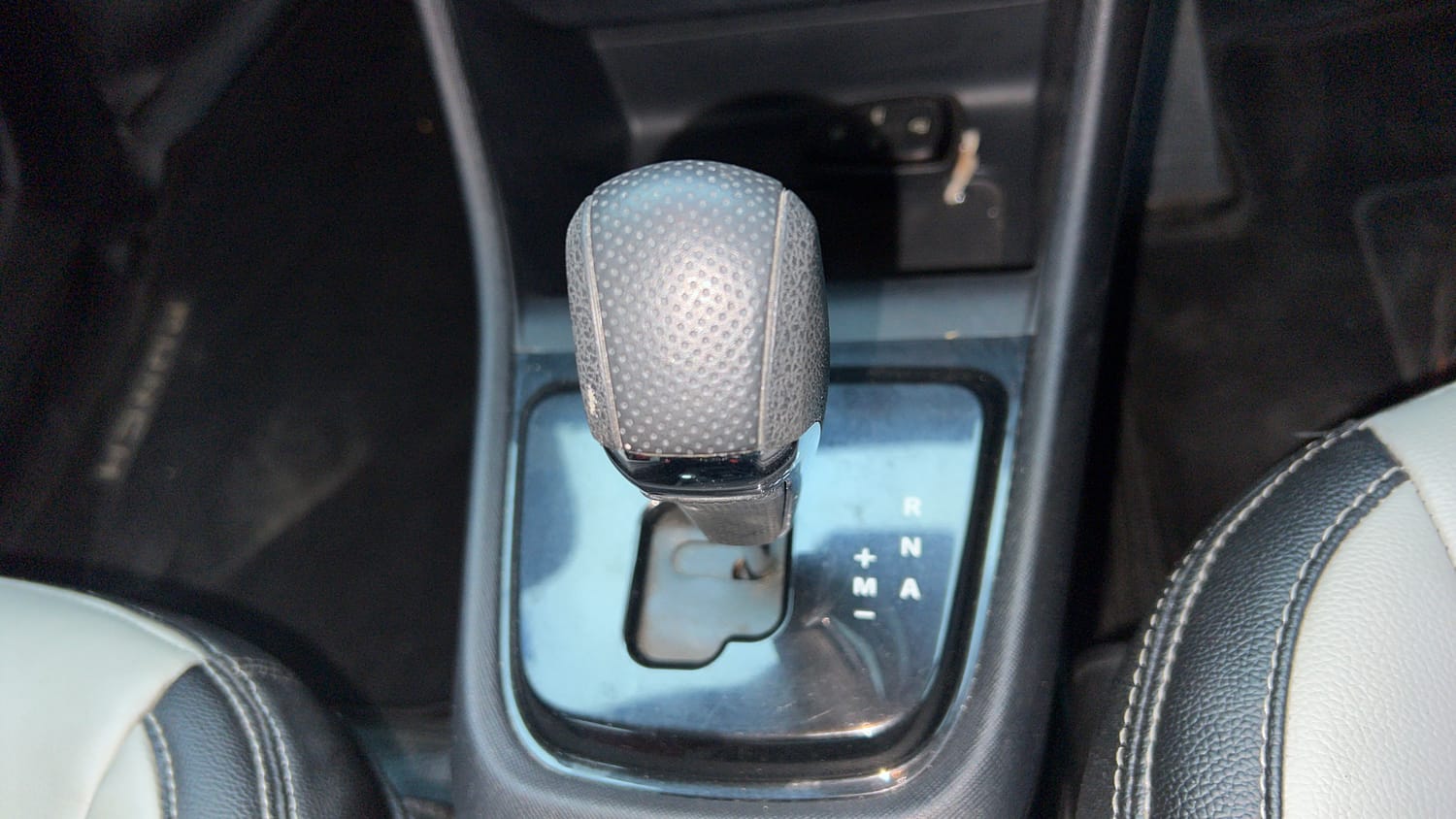 Used 2022 Tata Punch Creative AMT Petrol Automatic interior GEAR  KNOB VIEW