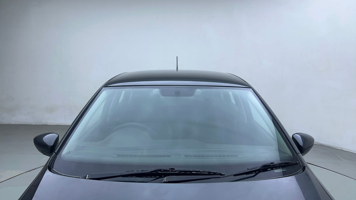 Used 2019 Volkswagen Ameo Comfortline 1.0L (P) Petrol Manual exterior FRONT WINDSHIELD VIEW