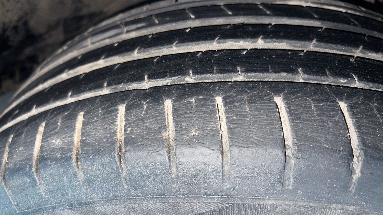 Used 2017 Maruti Suzuki Baleno Alpha 1.2 Petrol Manual tyres RIGHT FRONT TYRE TREAD VIEW
