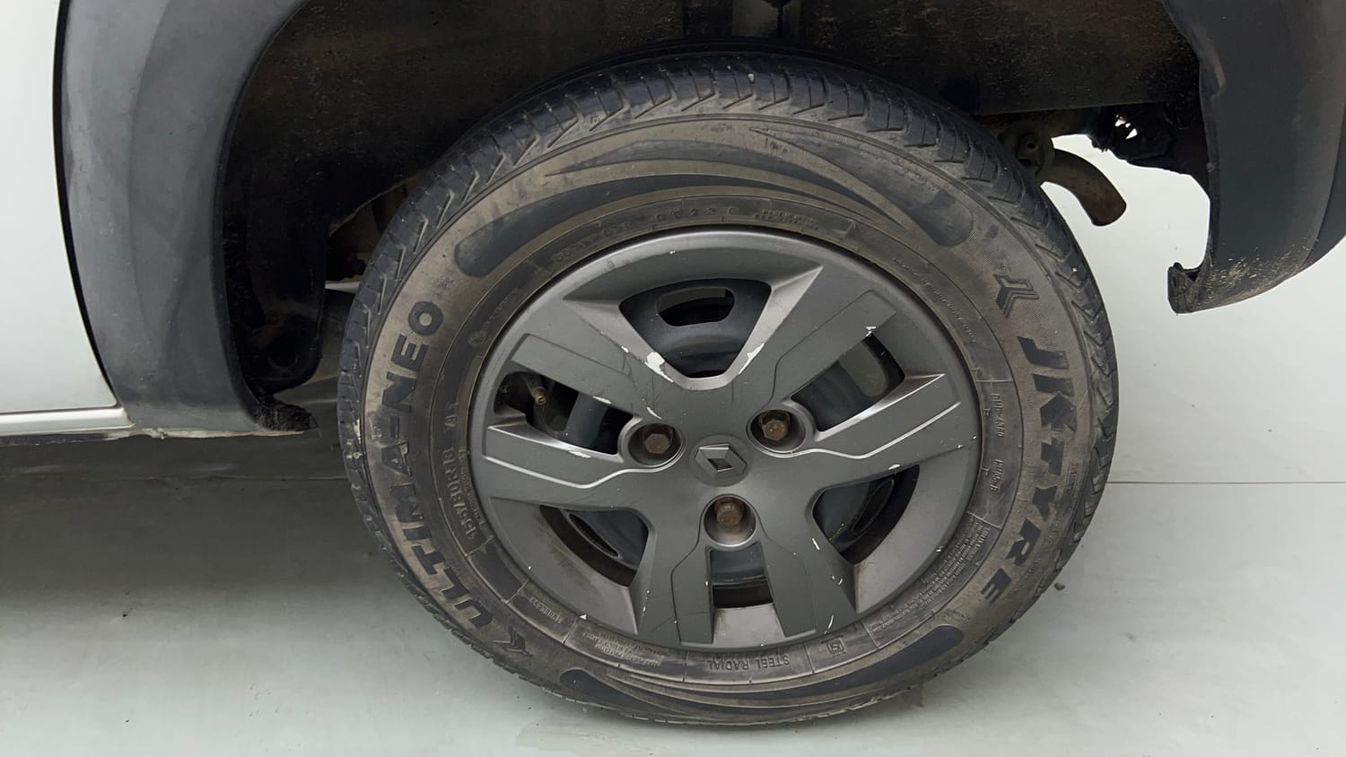 Used 2017 Renault Kwid RXT Live For More Edition 1.0 Petrol Manual tyres LEFT REAR TYRE RIM VIEW