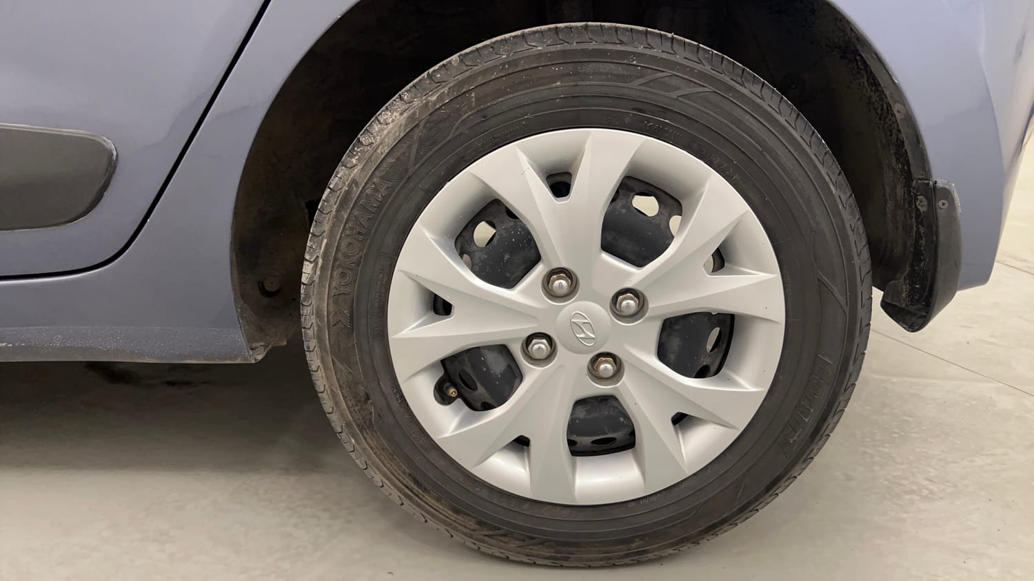 Used 2014 Hyundai Grand i10 Sportz 1.1 CRDi Diesel Manual tyres LEFT REAR TYRE RIM VIEW