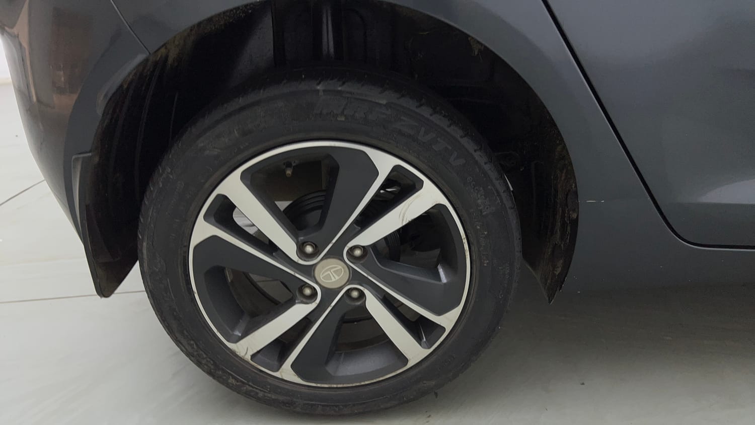 Used 2020 Tata Altroz XZ Petrol Petrol Manual tyres RIGHT REAR TYRE RIM VIEW