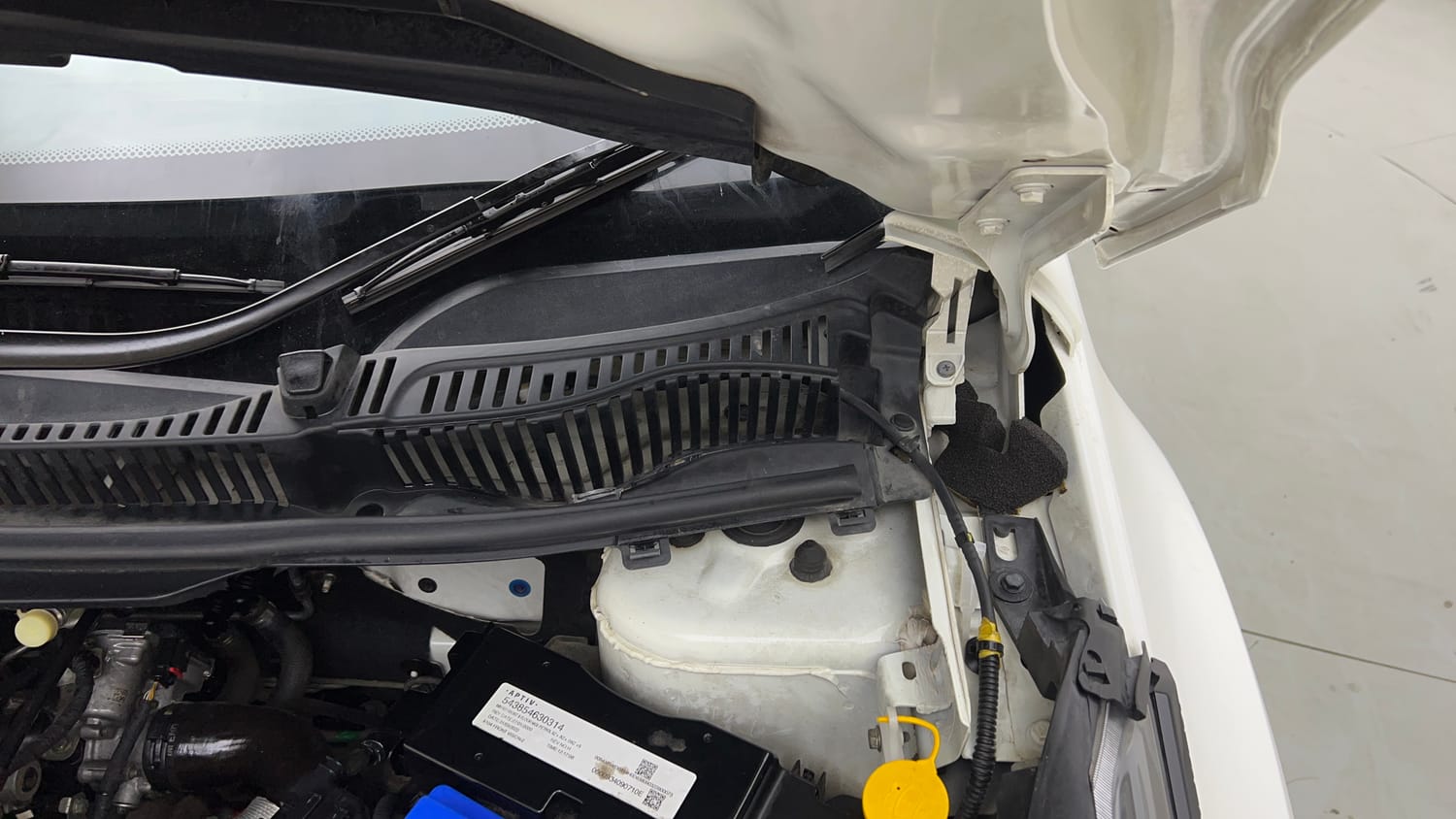 Used 2022 Tata Nexon XZ Plus Petrol Manual engine ENGINE LEFT SIDE HINGE & APRON VIEW