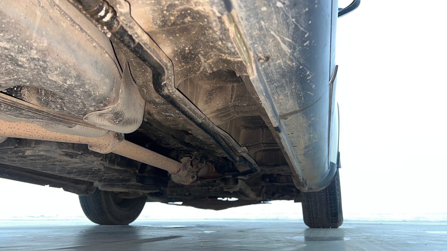 Used 2021 Mahindra XUV500 W7 Diesel Manual extra REAR RIGHT UNDERBODY VIEW