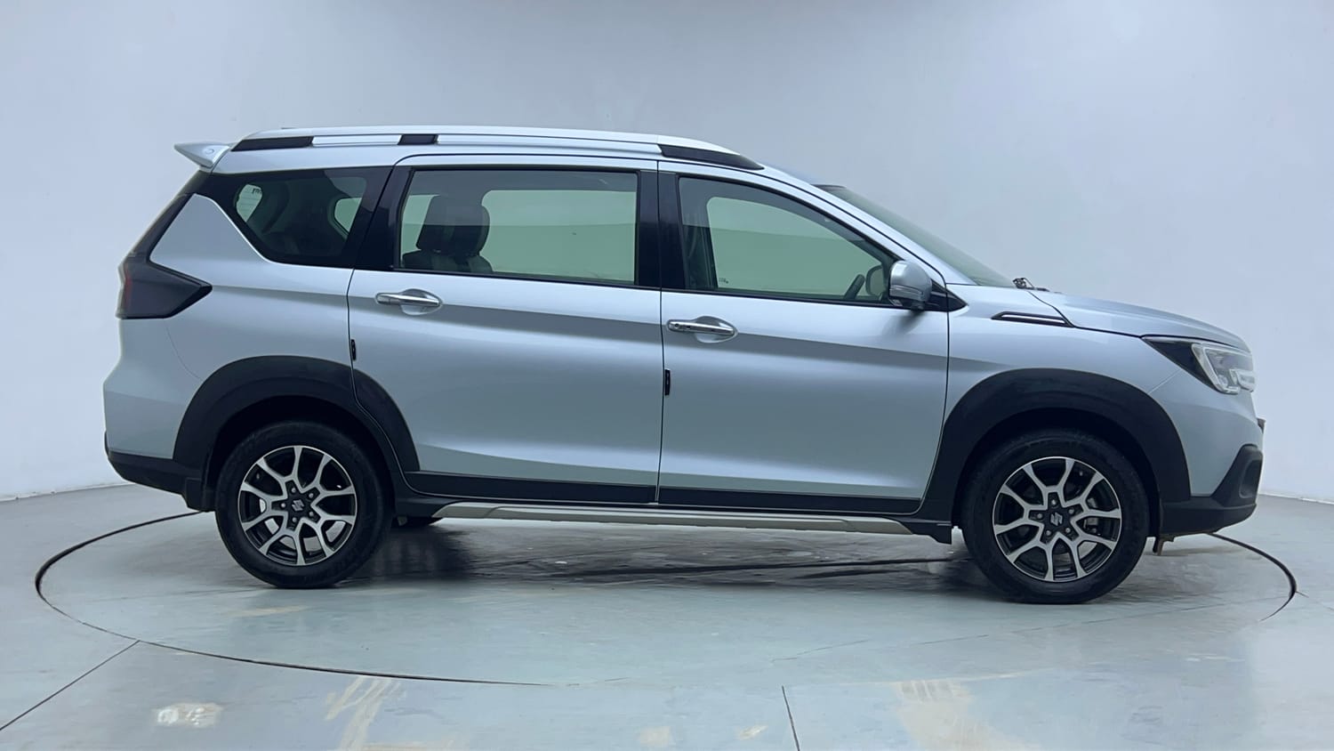 Used 2025 Maruti Suzuki XL6 Alpha Plus MT Petrol Petrol Manual exterior RIGHT SIDE VIEW