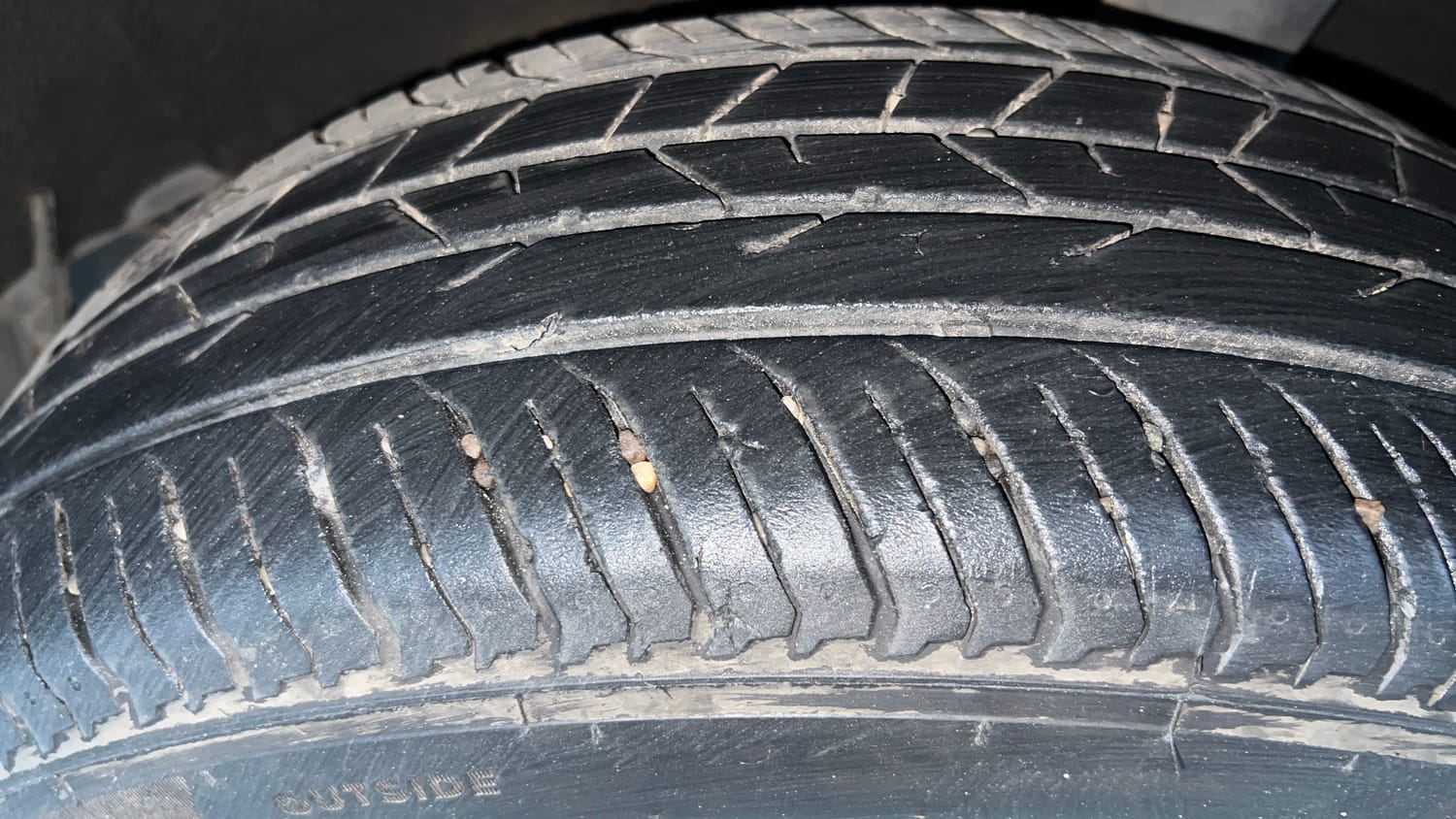 Used 2021 Renault Kiger RXT AMT Petrol Automatic tyres LEFT REAR TYRE TREAD VIEW