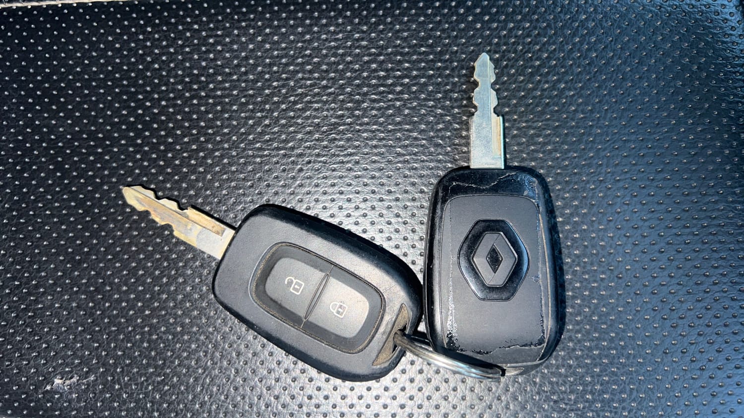 Used 2020 Renault Kwid 1.0 RXT AMT Opt Petrol Automatic extra CAR KEY VIEW