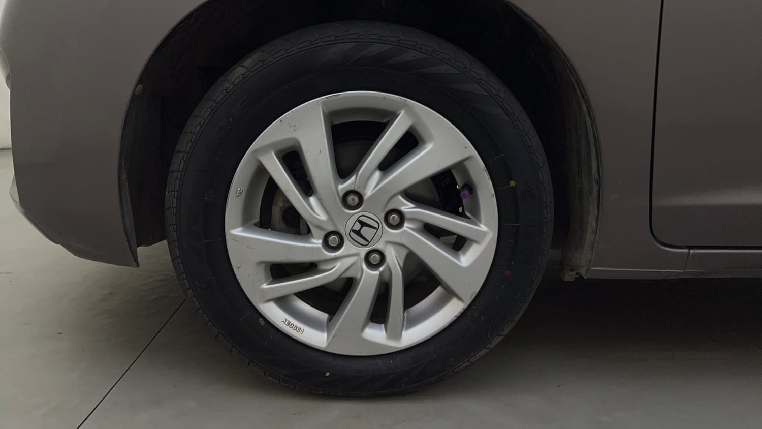 Used 2016 Honda Jazz V AT Petrol Petrol Automatic tyres LEFT FRONT TYRE RIM VIEW