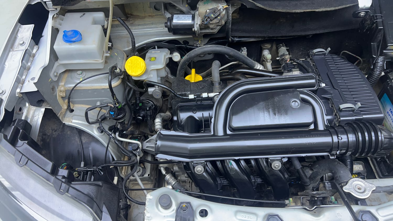 Used 2020 Renault Kwid 1.0 RXT AMT Opt Petrol Automatic engine ENGINE RIGHT SIDE VIEW