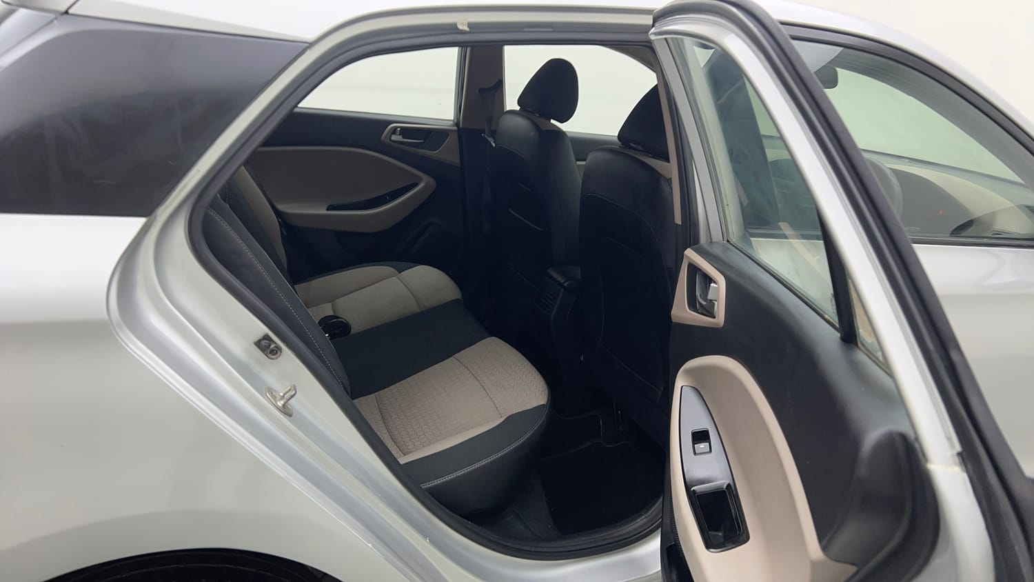 Used 2017 Hyundai Elite i20 Magna Executive 1.2 Petrol Manual interior RIGHT SIDE REAR DOOR CABIN VIEW