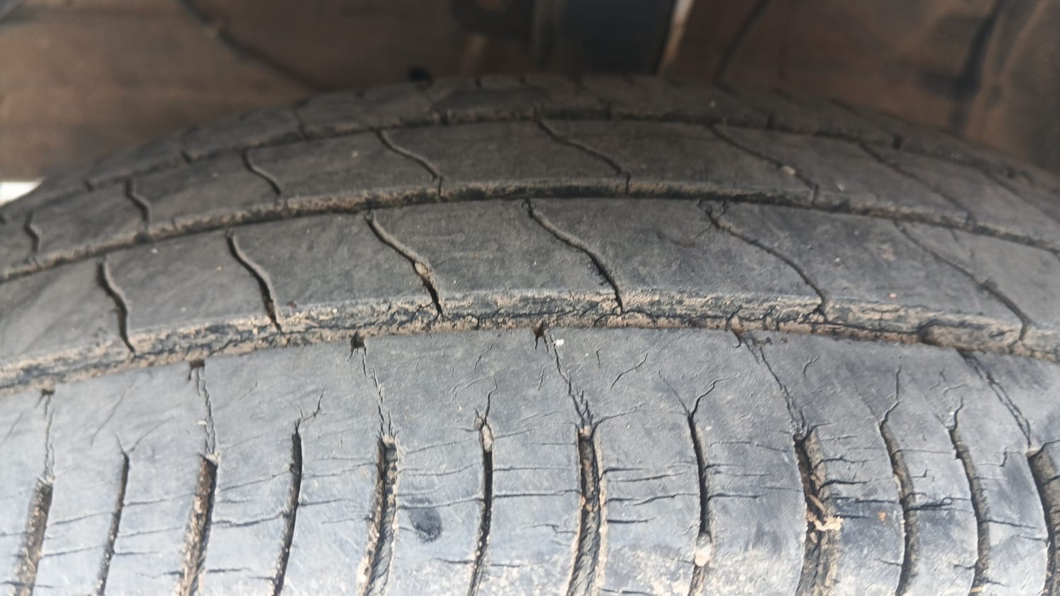 Used 2019 Maruti Suzuki Baleno Delta Petrol Manual tyres LEFT FRONT TYRE TREAD VIEW