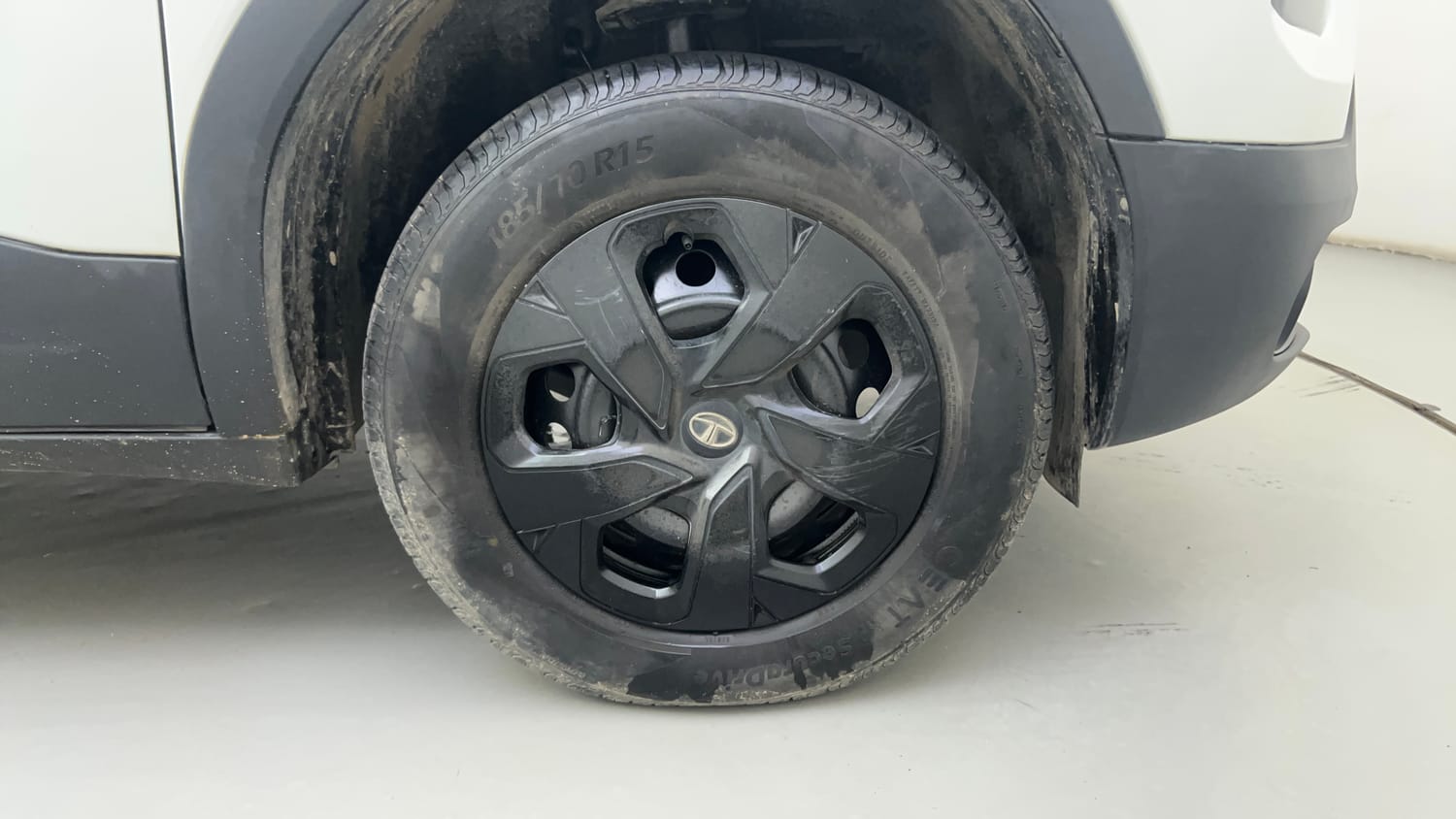 Used 2022 Tata Punch Adventure Rhythm Pack MT Petrol Manual tyres RIGHT FRONT TYRE RIM VIEW