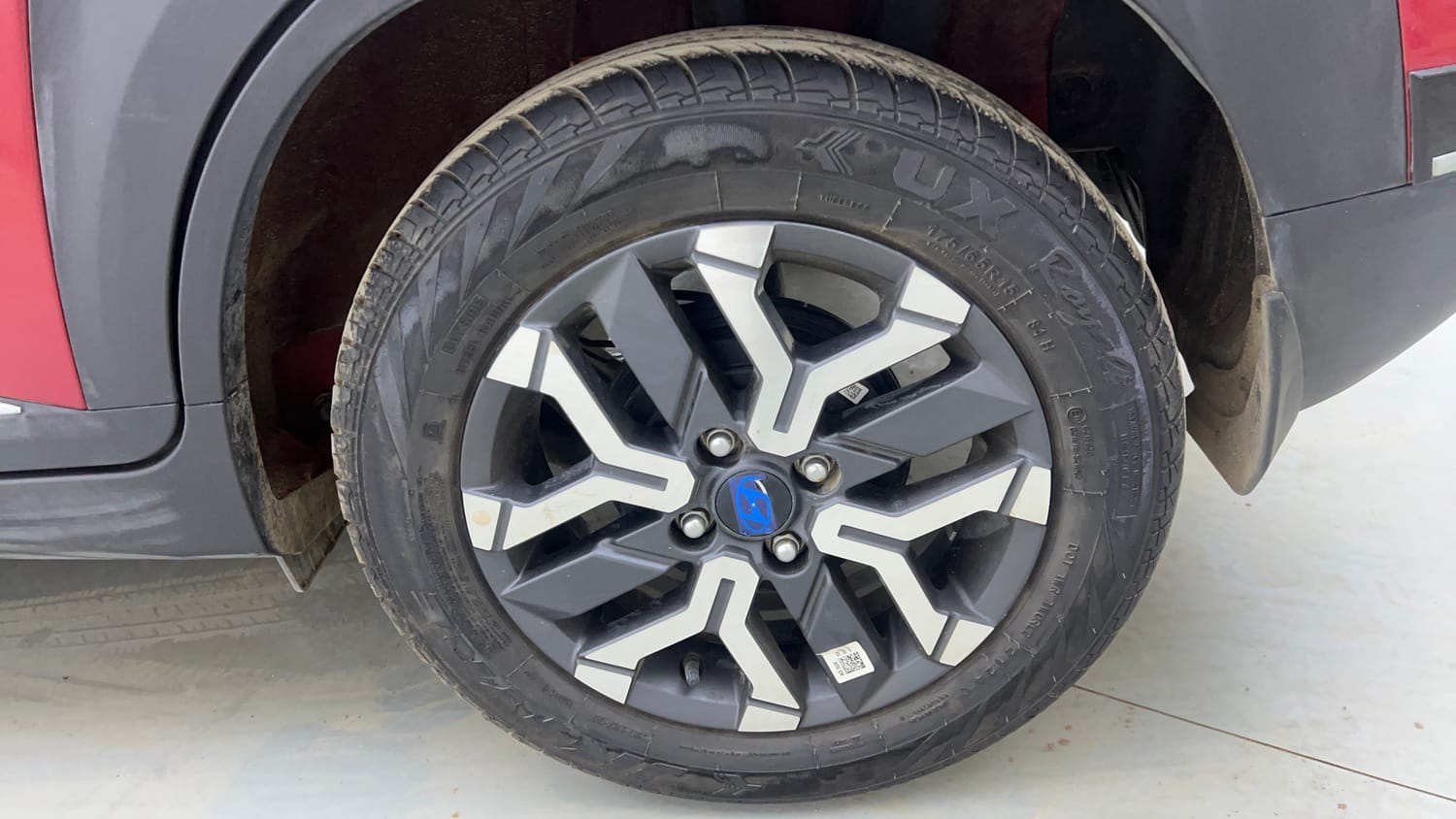 Used 2024 Hyundai Exter SX (O) Connect 1.2 AMT Petrol Automatic tyres LEFT REAR TYRE RIM VIEW