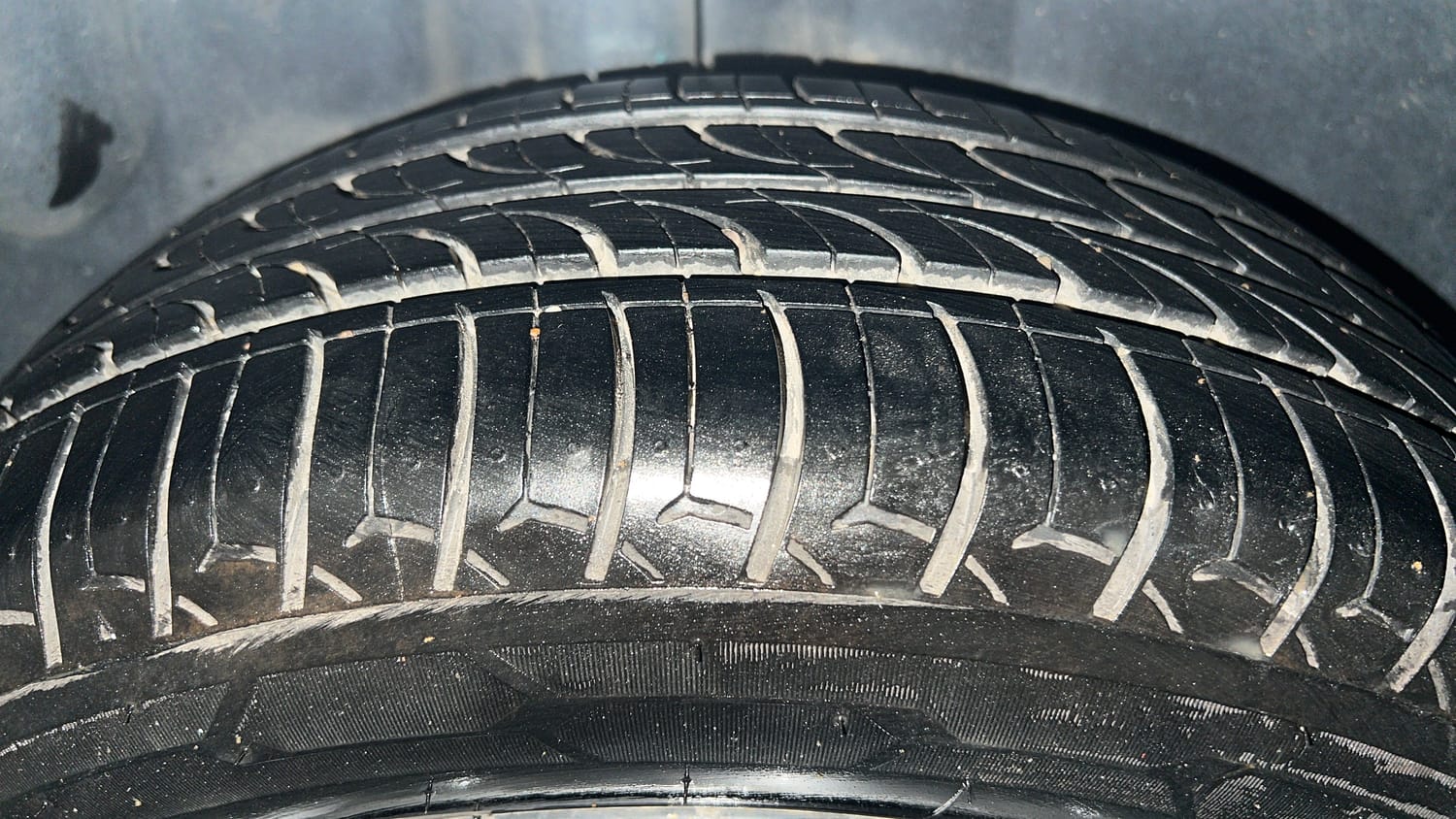 Used 2019 Volkswagen Ameo Comfortline 1.0L (P) Petrol Manual tyres RIGHT REAR TYRE TREAD VIEW