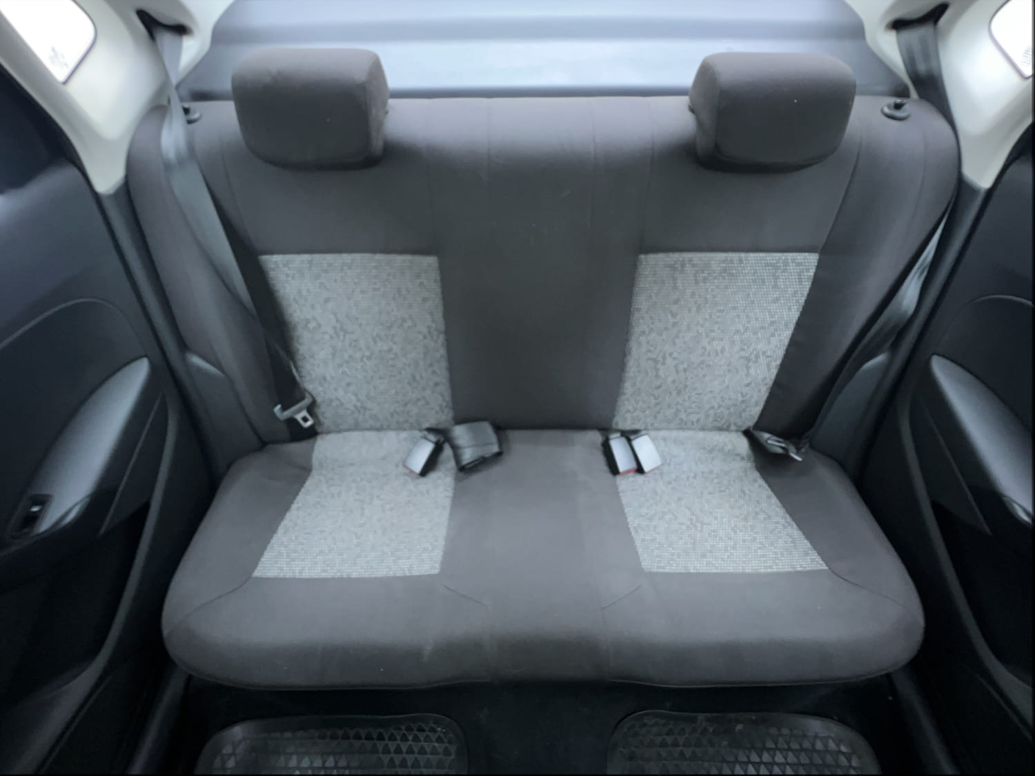 Used 2019 Volkswagen Ameo Comfortline 1.0L (P) Petrol Manual interior REAR SEAT CONDITION VIEW