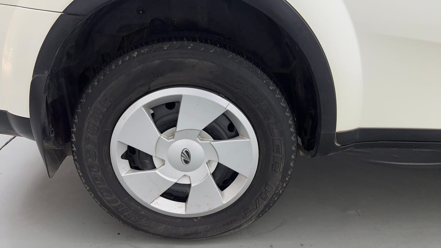Used 2021 Mahindra XUV500 W7 Diesel Manual tyres RIGHT REAR TYRE RIM VIEW