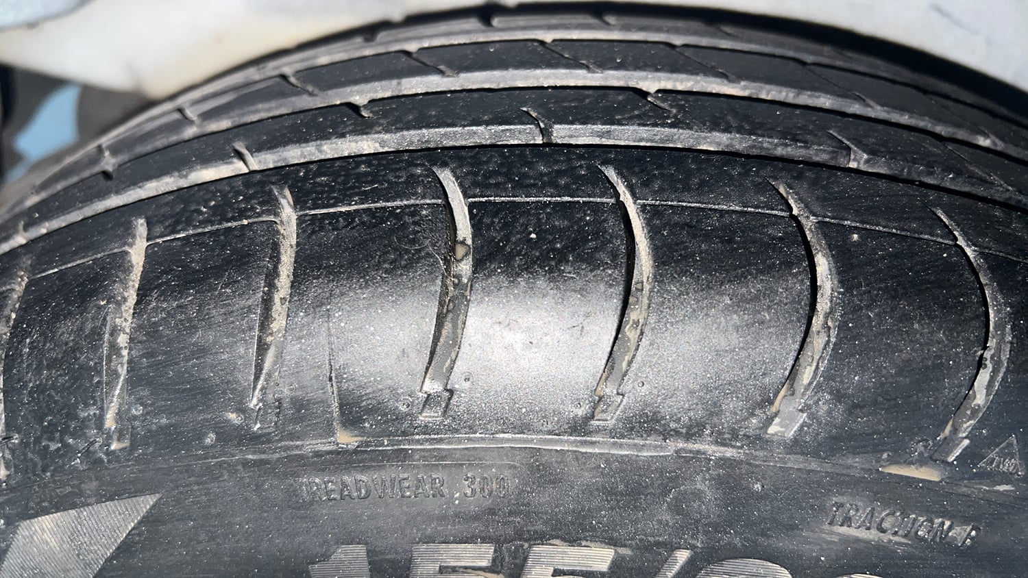 Used 2013 Hyundai i10 Magna 1.1 iRDE2 Petrol Manual tyres RIGHT REAR TYRE TREAD VIEW