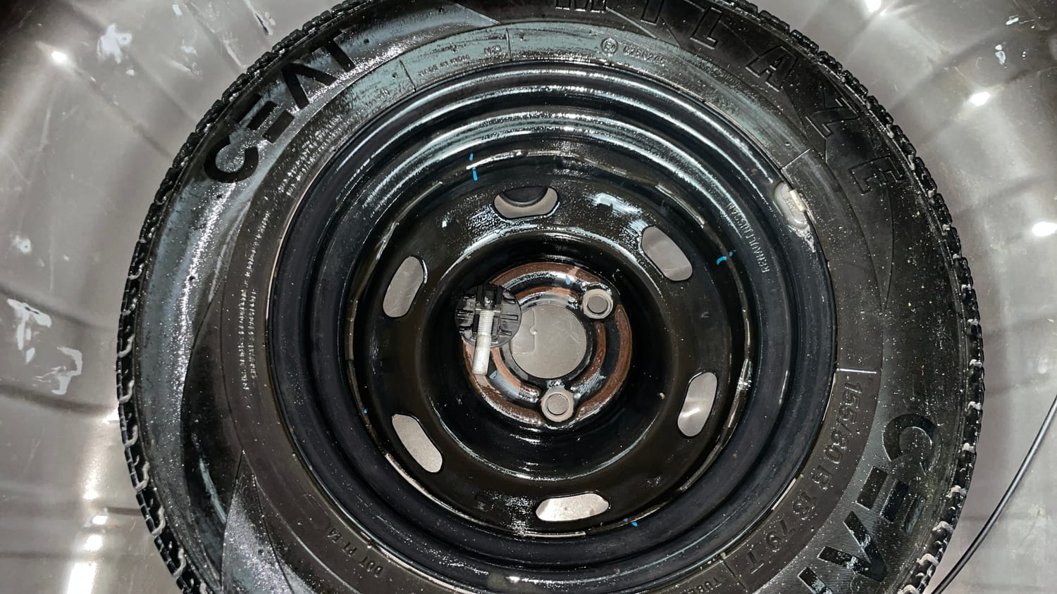 Used 2019 Renault Kwid RXT (O) 1.0 SCE Edition Petrol Manual tyres SPARE TYRE VIEW