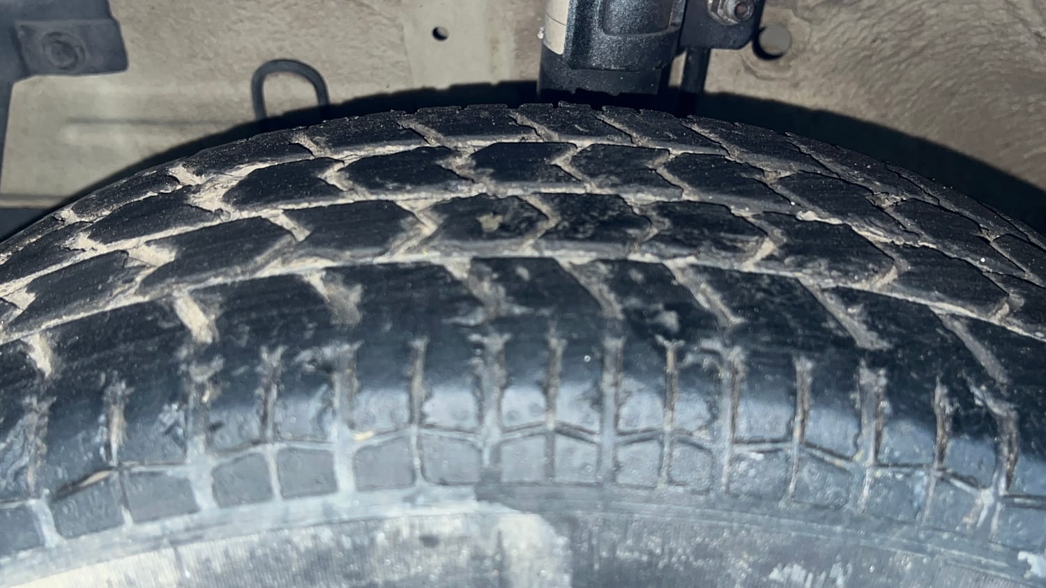 Used 2015 Maruti Suzuki Swift Lxi (O) Petrol Manual tyres LEFT FRONT TYRE TREAD VIEW