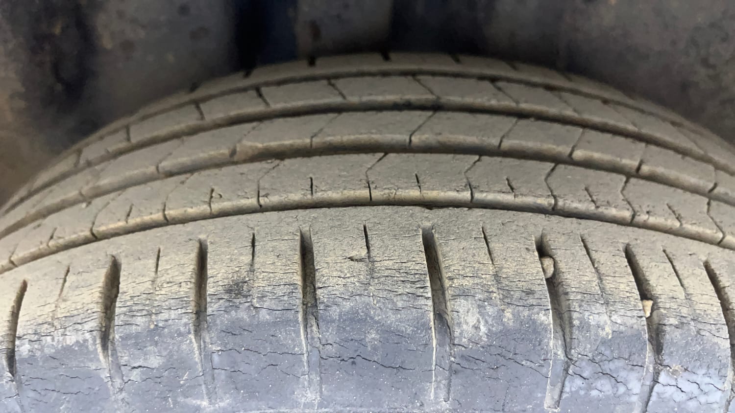 Used 2017 Volkswagen Polo Highline Plus 1.2( P)16 Alloy Petrol Manual tyres RIGHT REAR TYRE TREAD VIEW