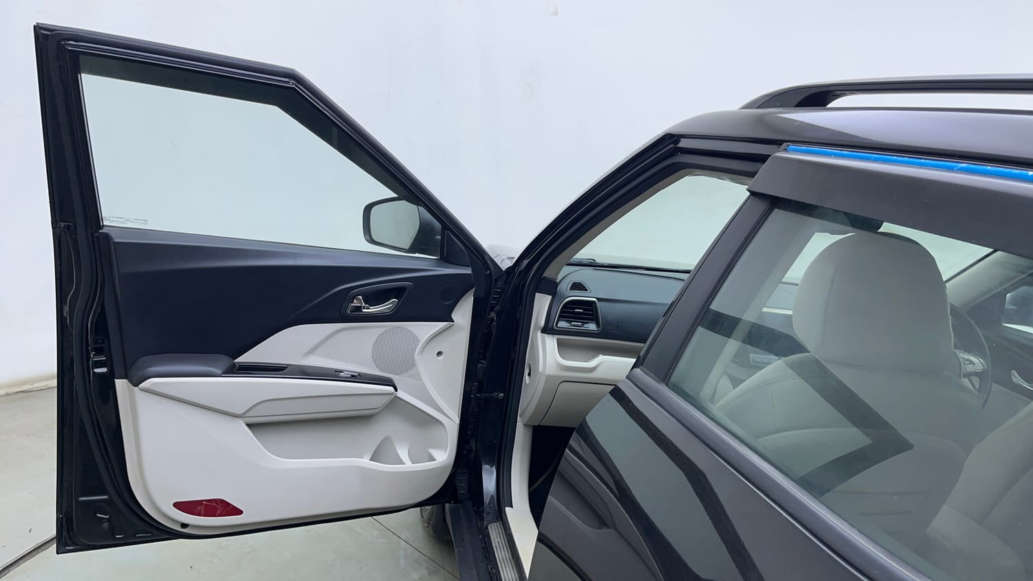 Used 2022 Mahindra XUV 300 W8 (O) 1.2 Petrol Petrol Manual interior LEFT FRONT DOOR OPEN VIEW
