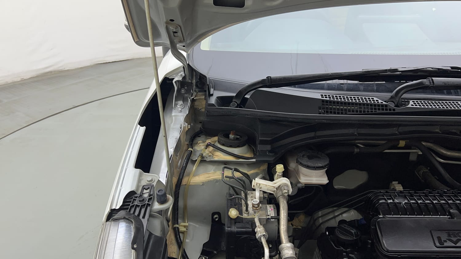 Used 2025 Honda Amaze ZX 1.2 Petrol CVT Petrol Automatic engine ENGINE RIGHT SIDE HINGE & APRON VIEW