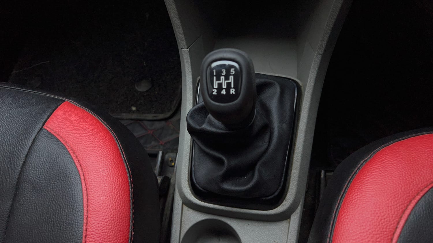 Used 2018 Tata Tiago XZ CNG (Outside Fitted) Cng Manual interior GEAR  KNOB VIEW