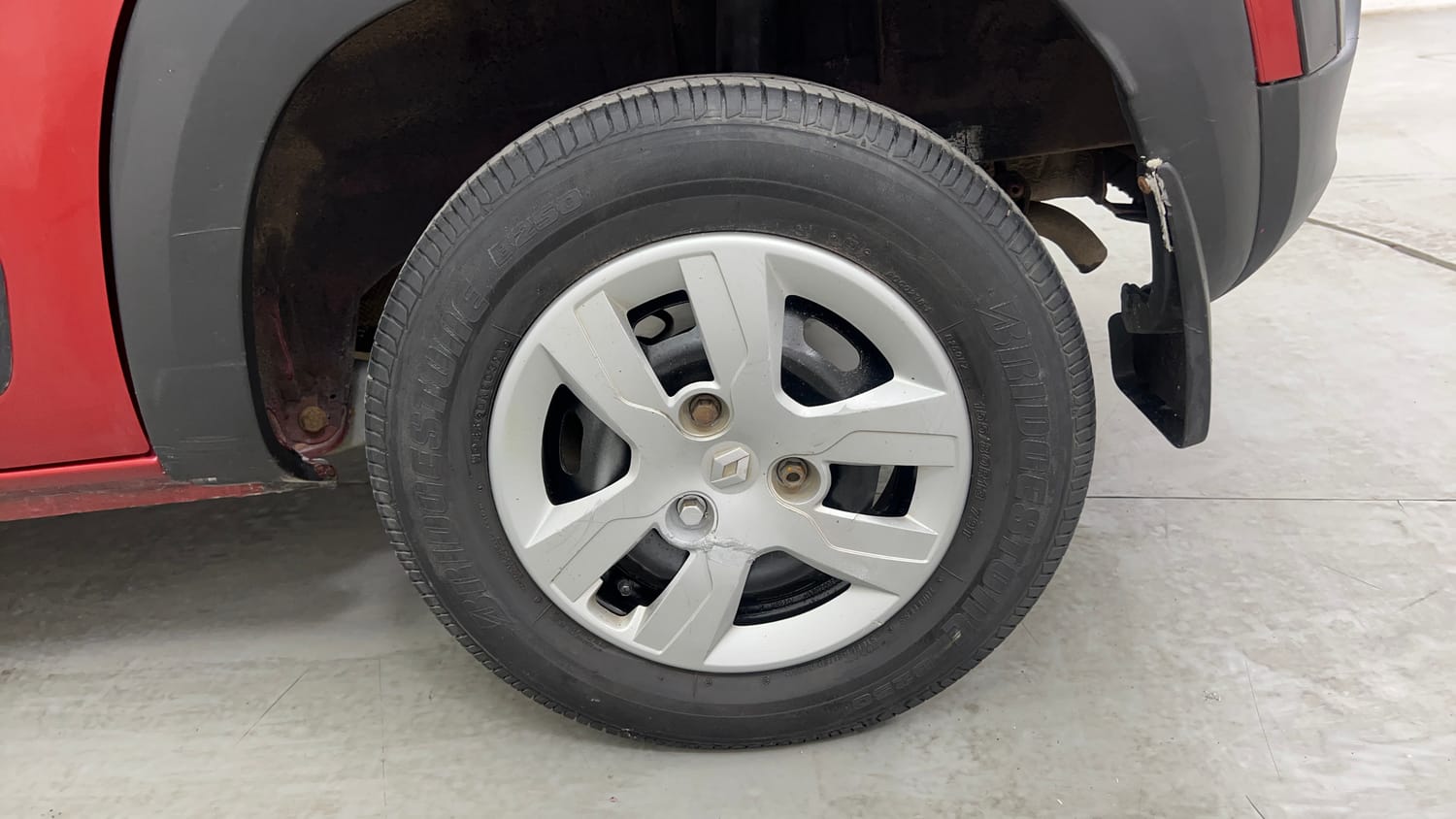 Used 2016 Renault Kwid RXT Petrol Manual tyres LEFT REAR TYRE RIM VIEW