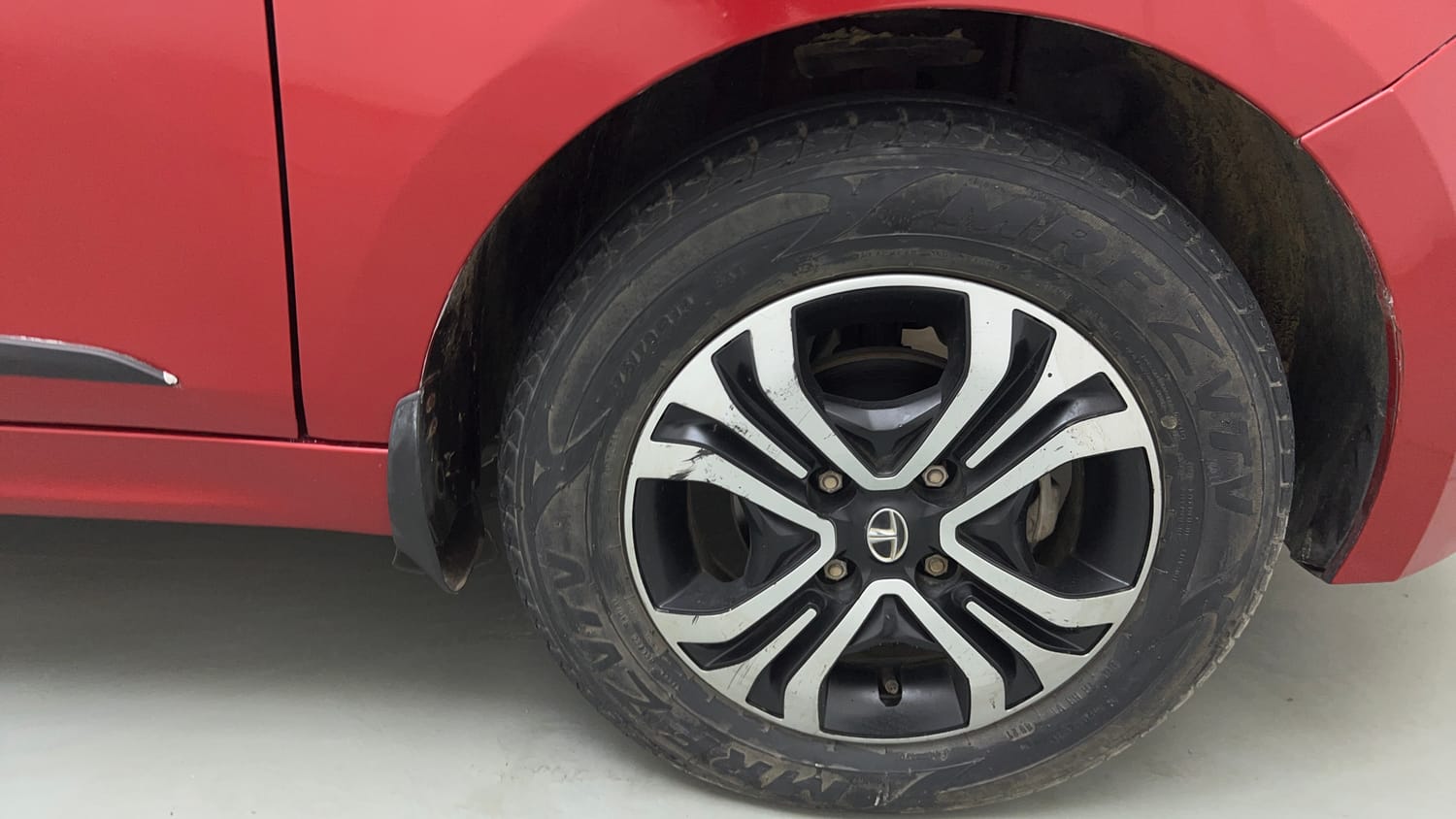 Used 2019 Tata Tiago Revotron XZ w/o Alloy Petrol Manual tyres RIGHT FRONT TYRE RIM VIEW